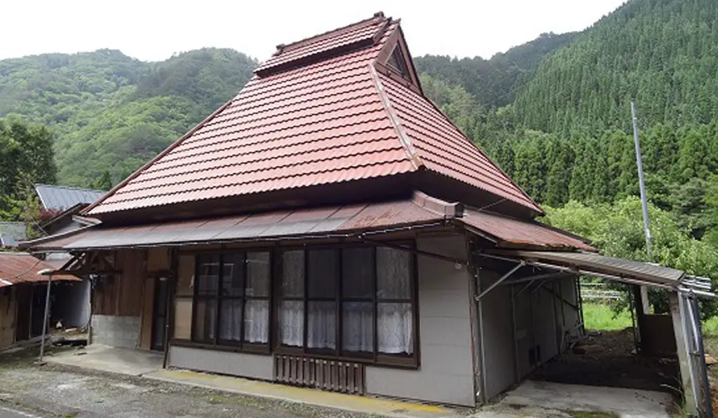 how to get free house in Japan
