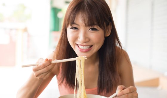 How to eat ramen with chopsticks