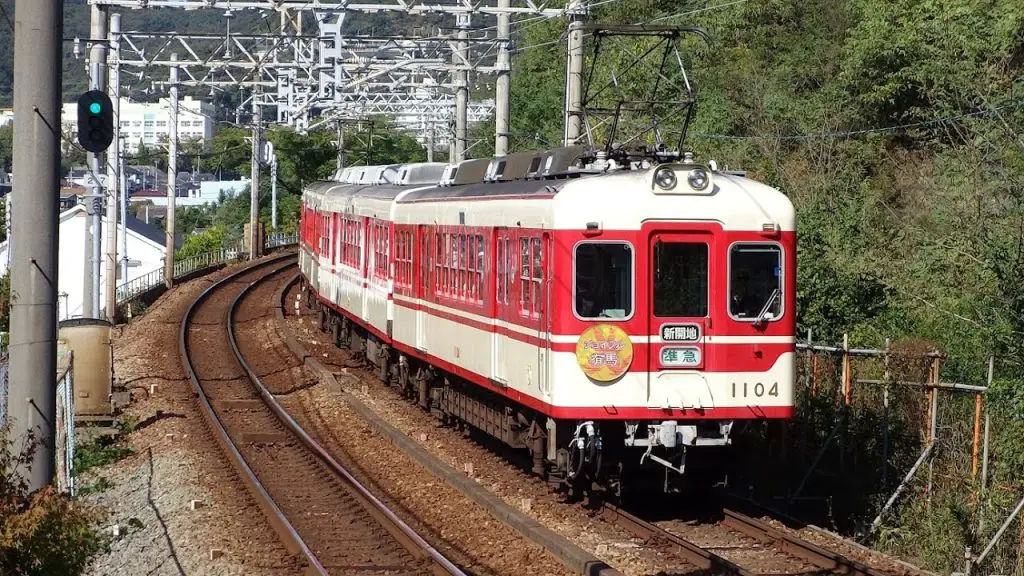 trains from Osaka to Kobe