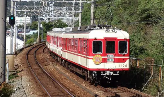 Trains from Osaka to Kobe