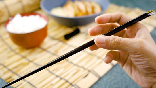How to eat ramen with chopsticks